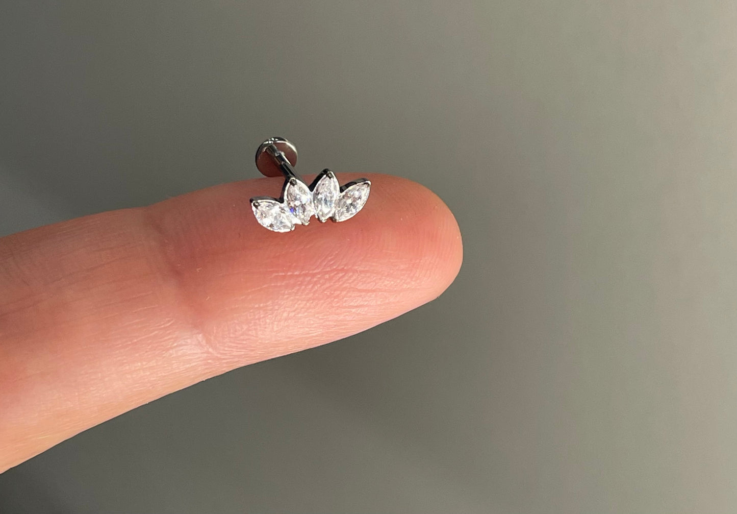 Titanuim Labret (8mm,6mm) flat back tiara