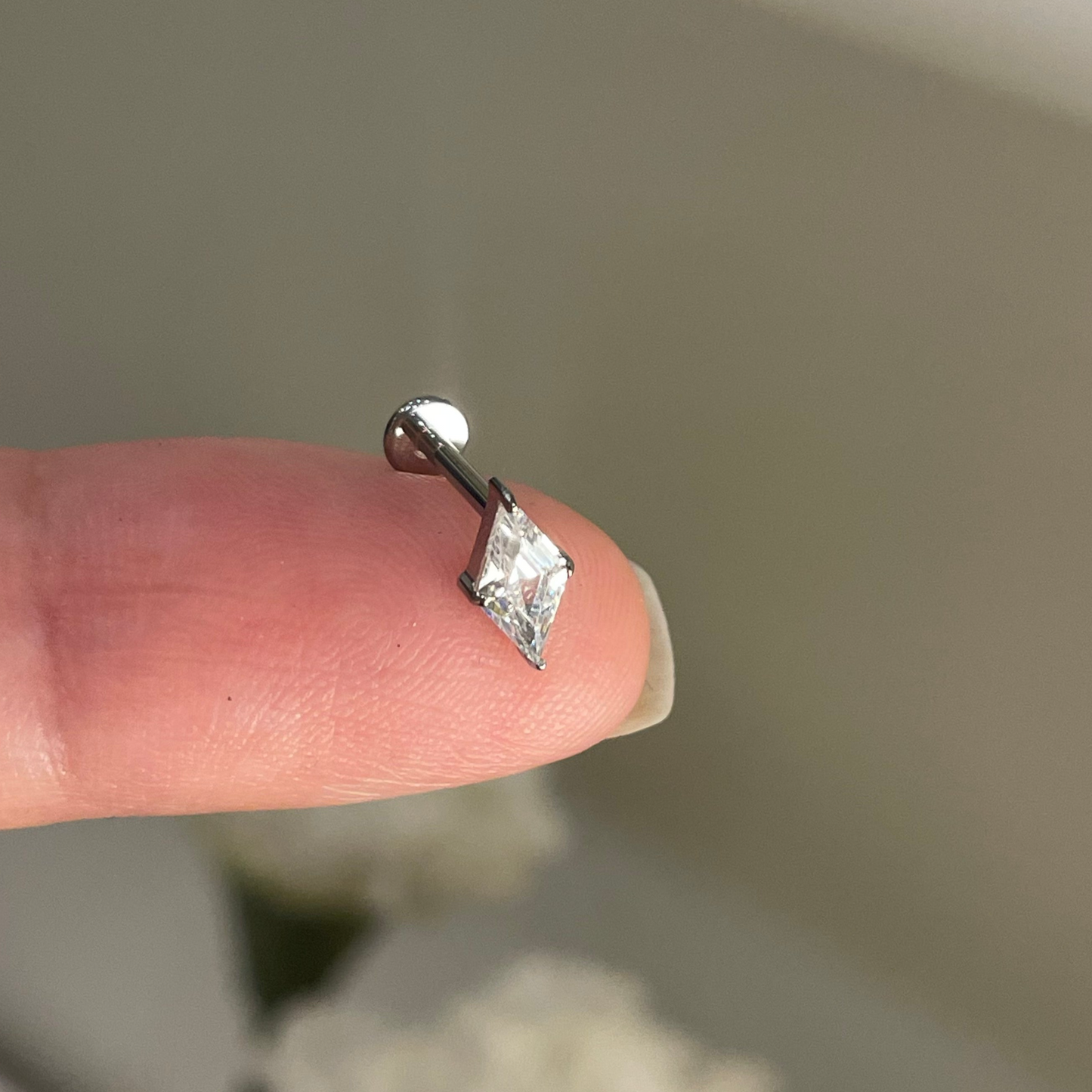 Titanium Domna Flatback Labert Piercing With Two Bars (8mm,6mm)